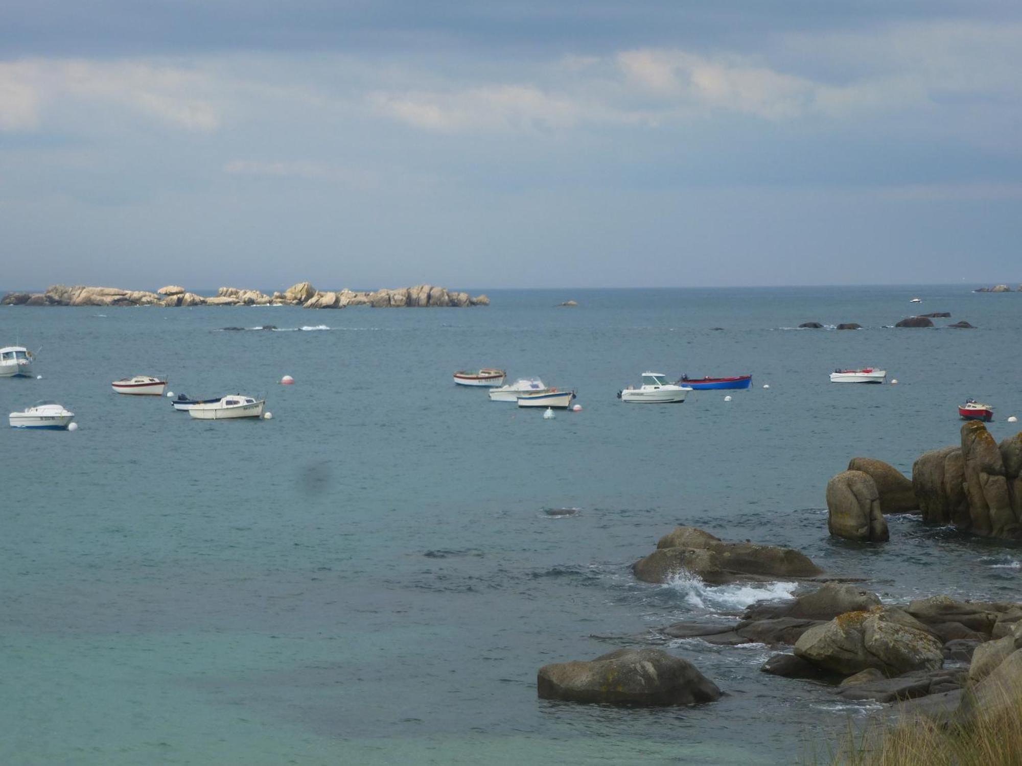 La Maison Bateau Au Bord De Mer Guisseny Bagian luar foto